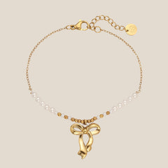 Bowtie In Half Pearl Chain Armkette