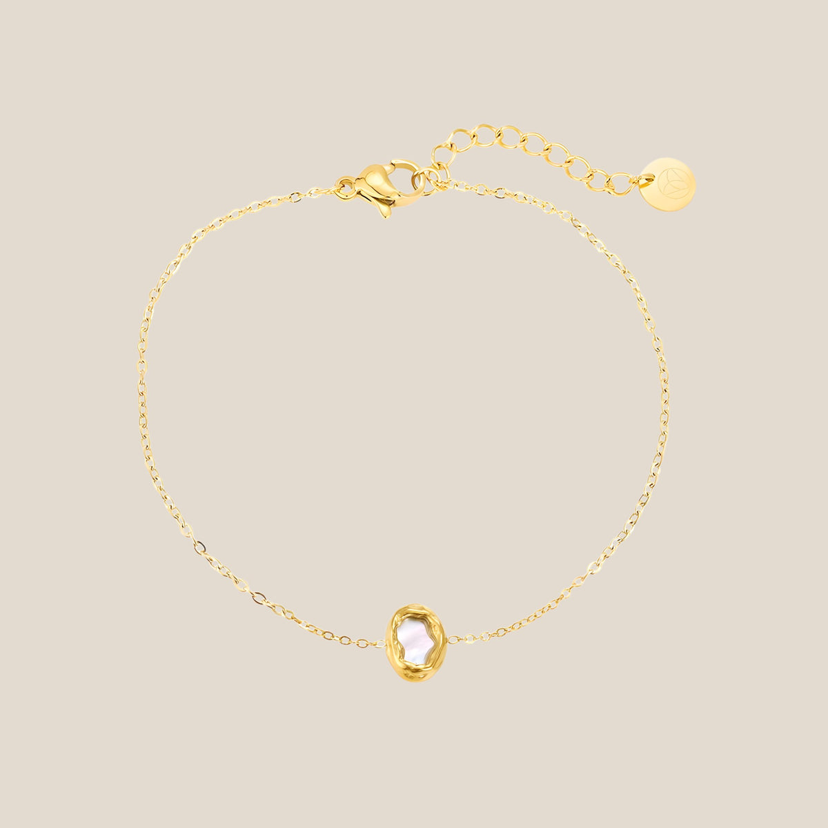 Shining Mother Of Pearl In Oval Frame Armband